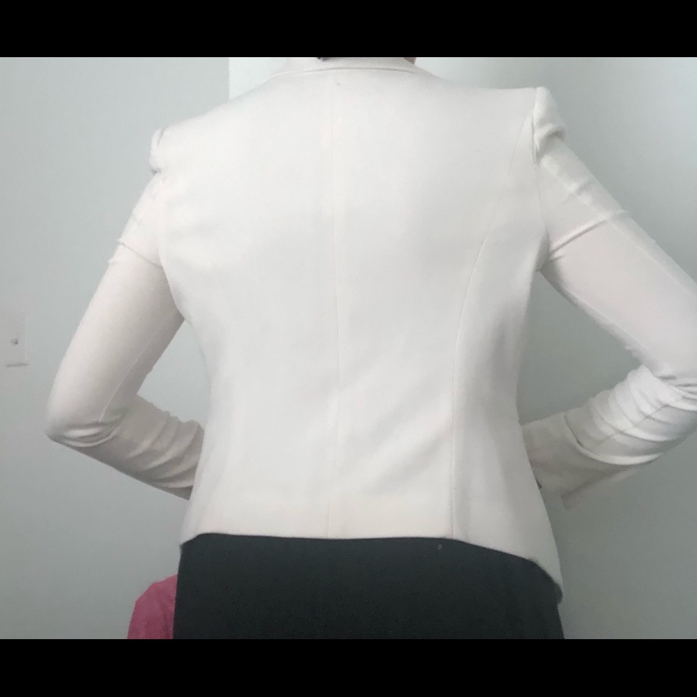 White elegant blazer. - Picture 6 of 6